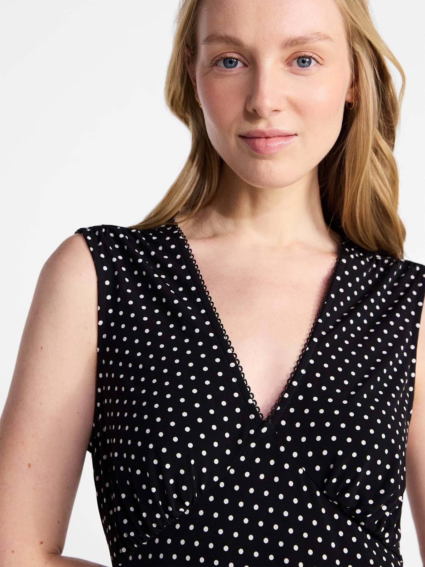 Fashnica -Women's- Sleeveless- V-Neck- Printed- Midi -Dress.jpg