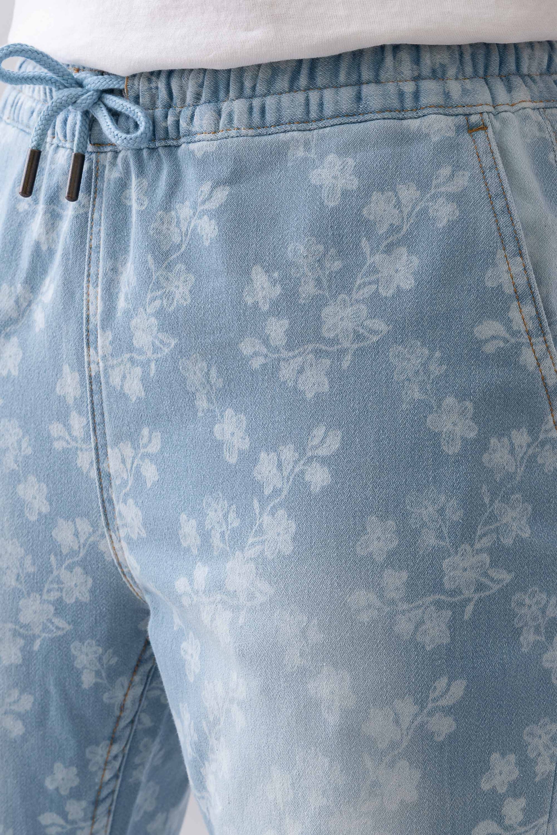 Close-up of the elastic drawstring waistband on Fashnica women's floral print stretch denim jeans.